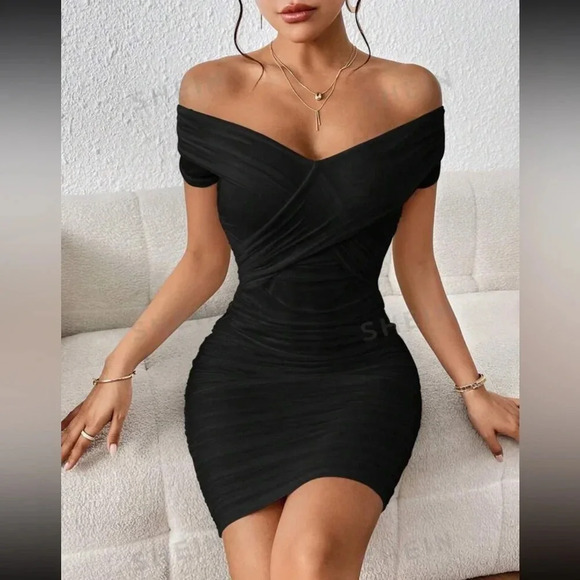 Privé Ladies' Solid Color Off-Shoulder Pleated Bodycon Dress black - Picture 4 of 4